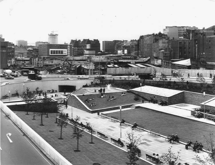 Manzoni Gardens/New Street Station