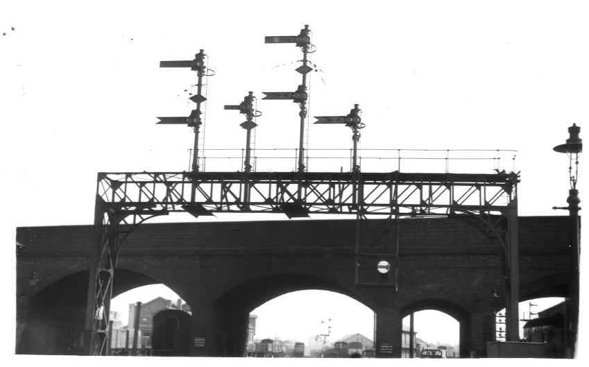 Gantry Bedford (Midland) Stn