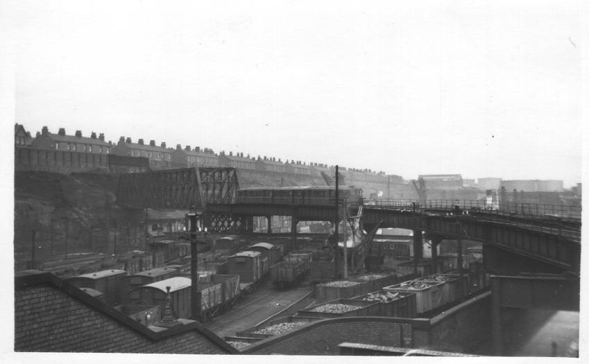 Train near Herculaneum Dock Station