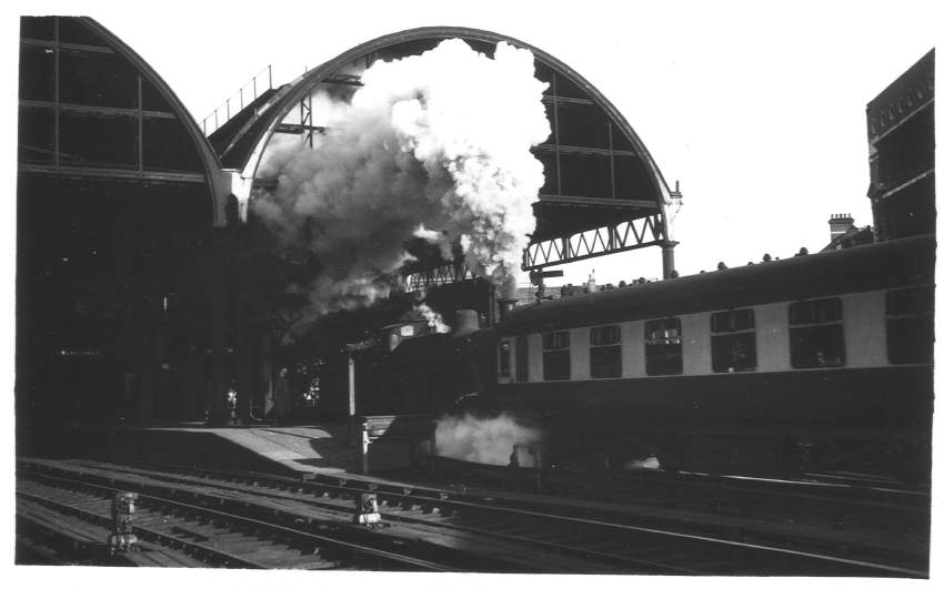 43875 Banking Train at New Street Station