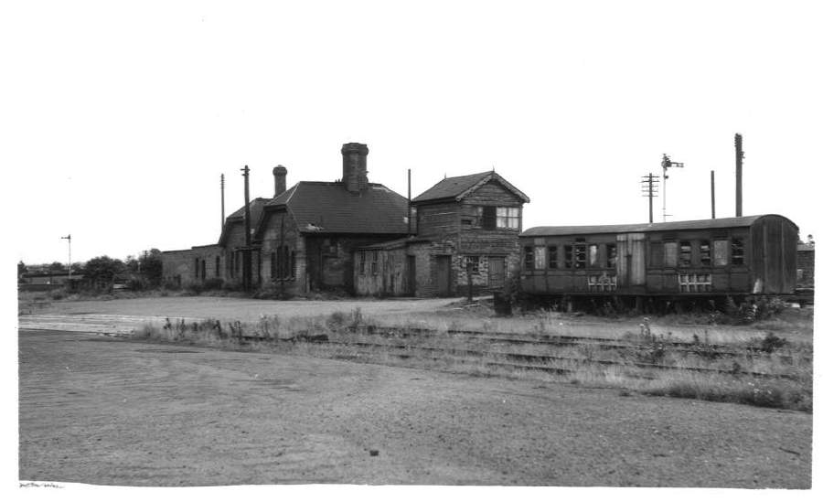 Stratford-on-Avon (SMJ) Station exterior1962