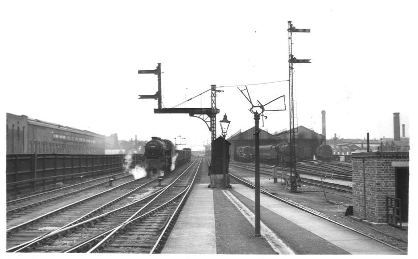 West end of Monument Lane station