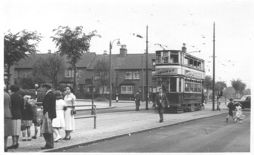 Tram 667 and 670 Nr Holly Lane